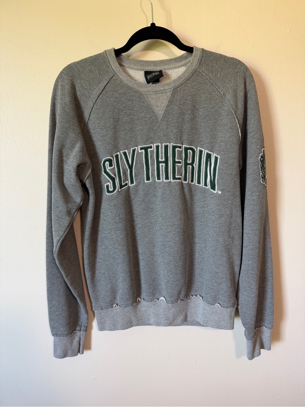 Harry Potter collegiate house of Slytherin embroidered patch crewneck size Med